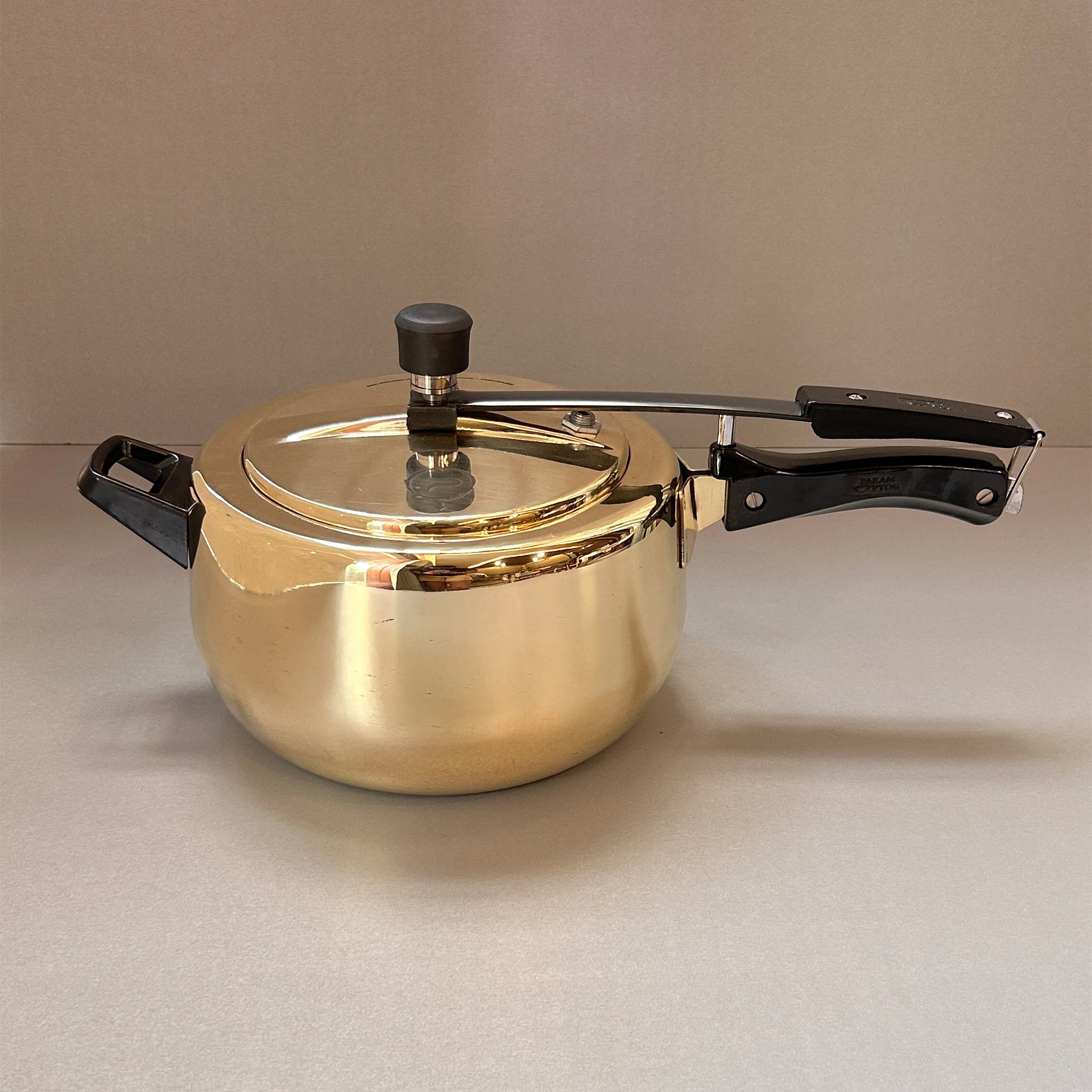 Paramparagat Upyogita Chaitanya Anant Brass Pressure Cooker Liters