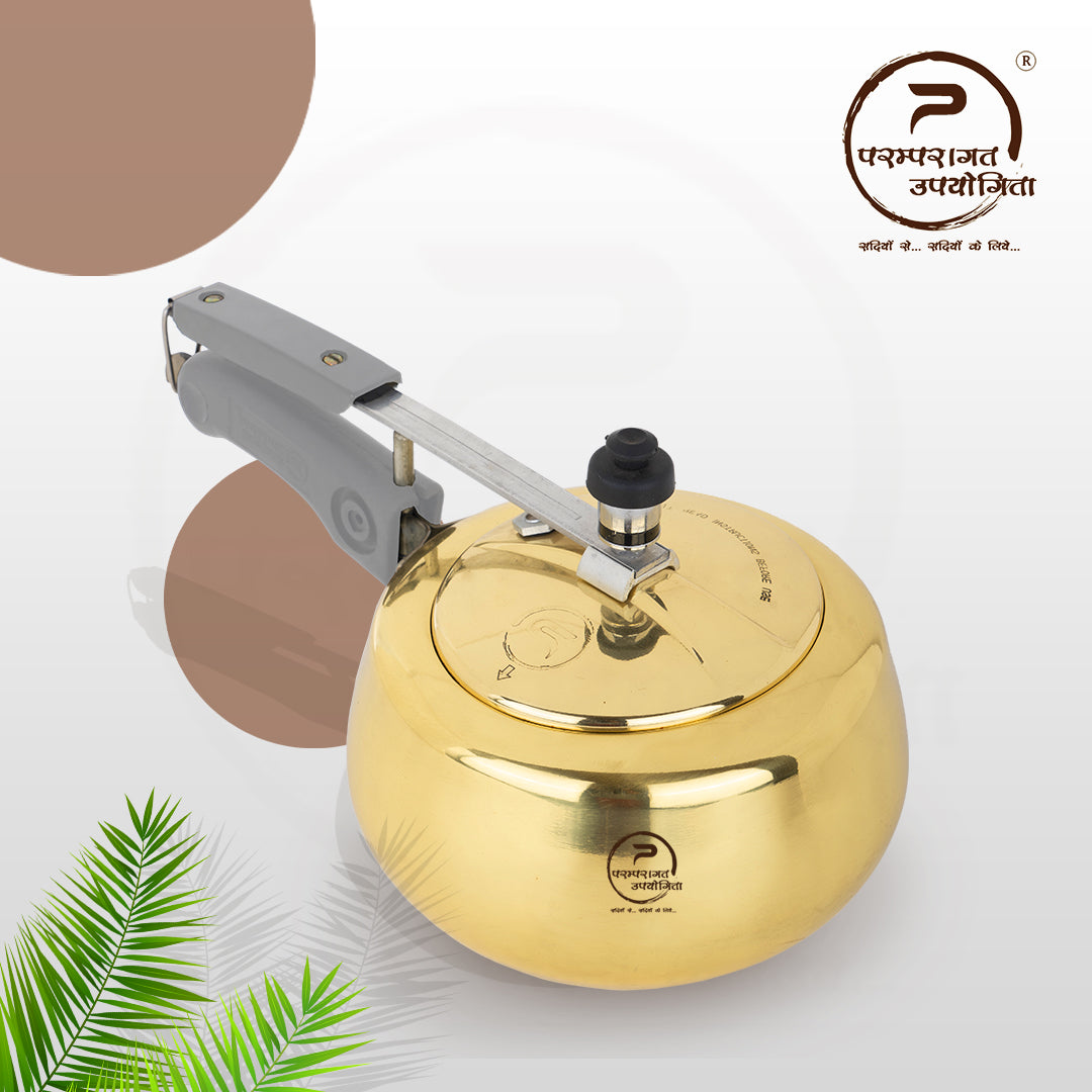 Paramparagat Upyogita Chaitanya Pressure Cooker 5 Ltr. + Flat Bottom Kadhai (Wok) 3.5 Ltr.
