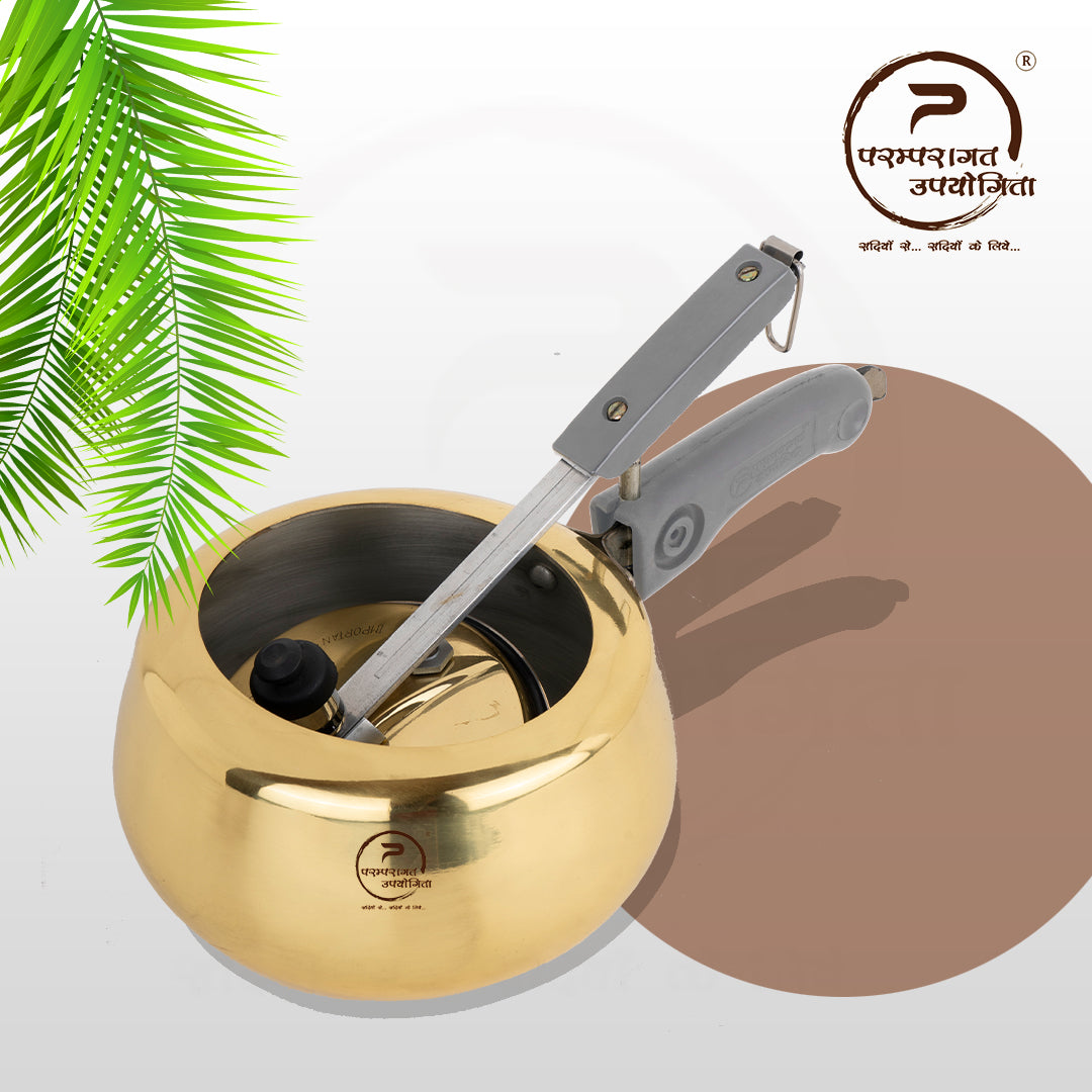 Paramparagat Upyogita Chaitanya Pressure Cooker 5 Ltr. + Flat Bottom Kadhai (Wok) 3.5 Ltr.