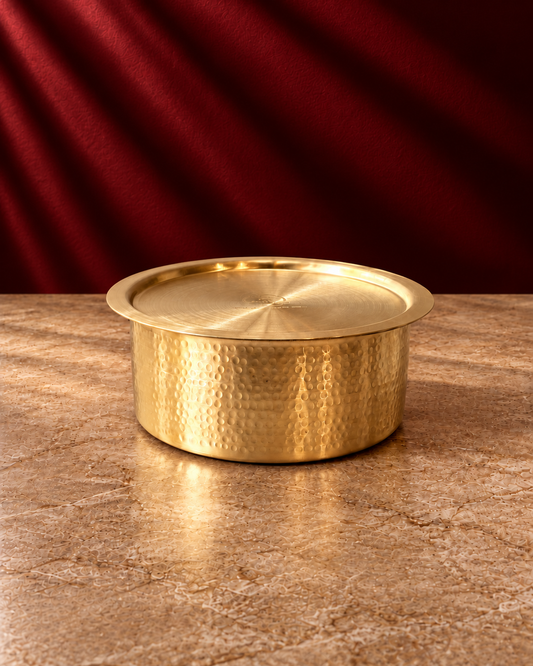 Paramparagat Upyogita Sparsh Hammered Brass Bhagona with Lid and Kalai – 2.5 Liters